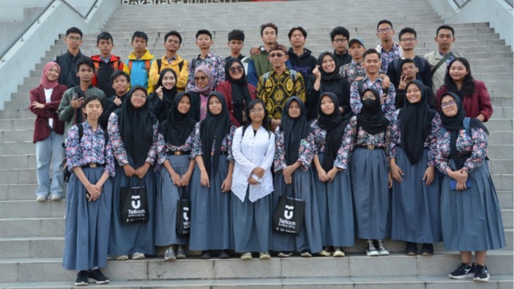 Pelatihan Kewirausahaan bagi Siswa Disabilitas Rungu di Telkom University